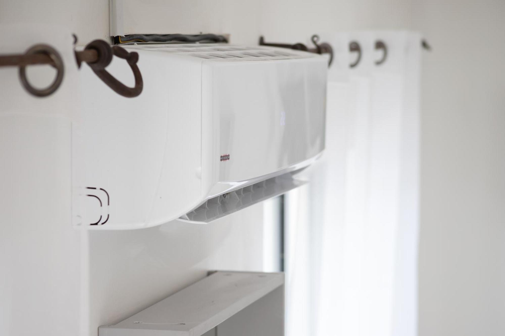 شقة Le Partage Des Eaux - 4 Couchages - Hypercentre - Clim - Wifi LʼIsle-sur-la-Sorgue المظهر الخارجي الصورة